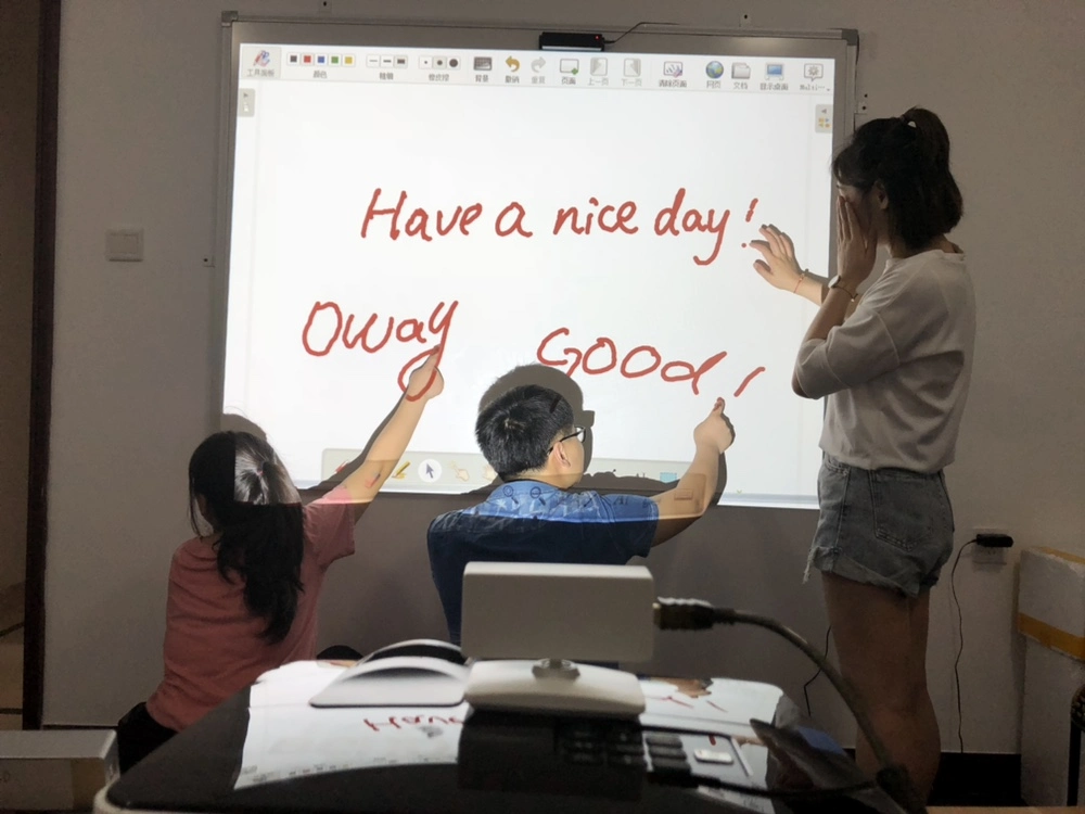 Writing Smoothly Finger Touch Portable Interactive Smart White Board for School and Office